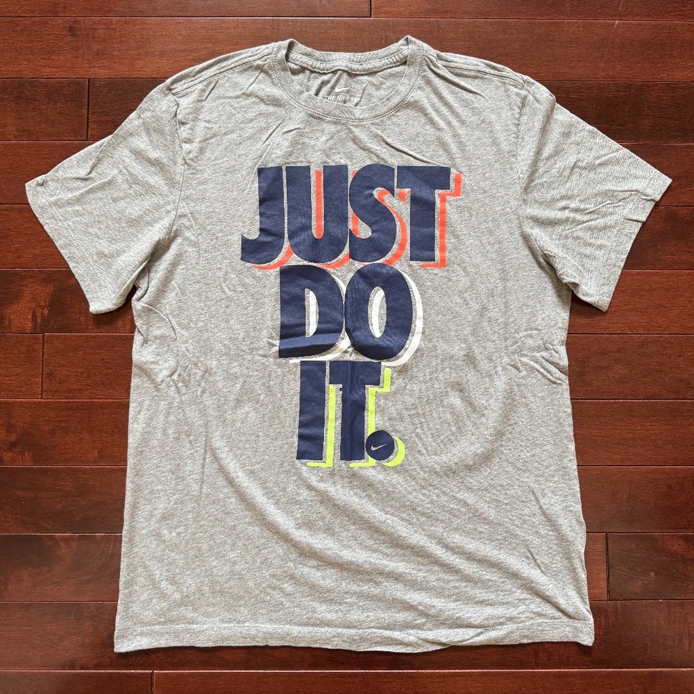 Nike Men's Light Gray "Just Do It" T-Shirt